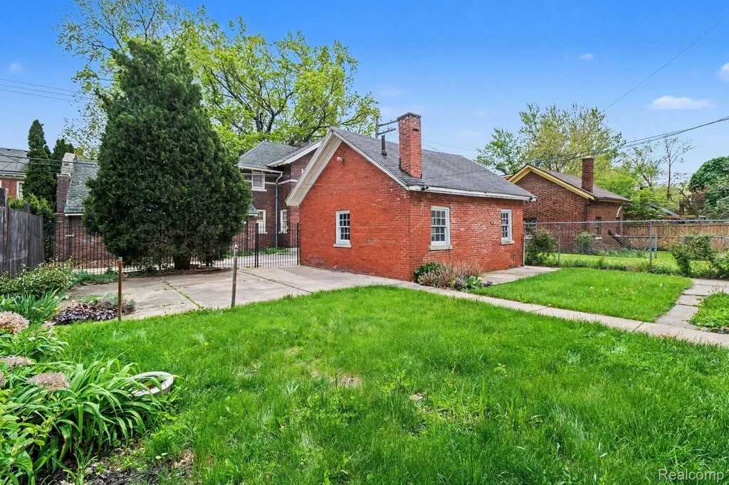121 Longfellow Street Detroit City MI 48202