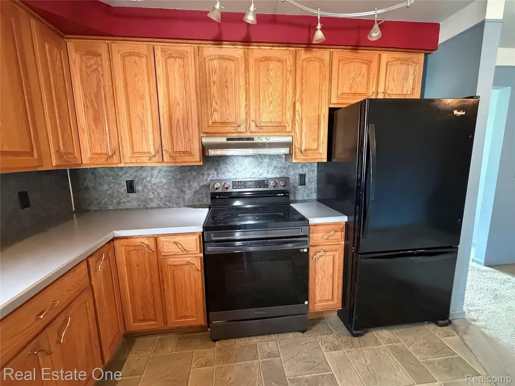 6251 N Charlesworth Street Dearborn Heights City MI 48127