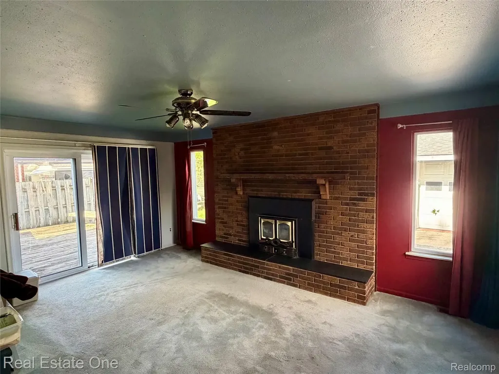 6251 N Charlesworth Street Dearborn Heights City MI 48127