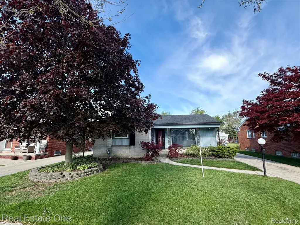 6251 N Charlesworth Street Dearborn Heights City MI 48127