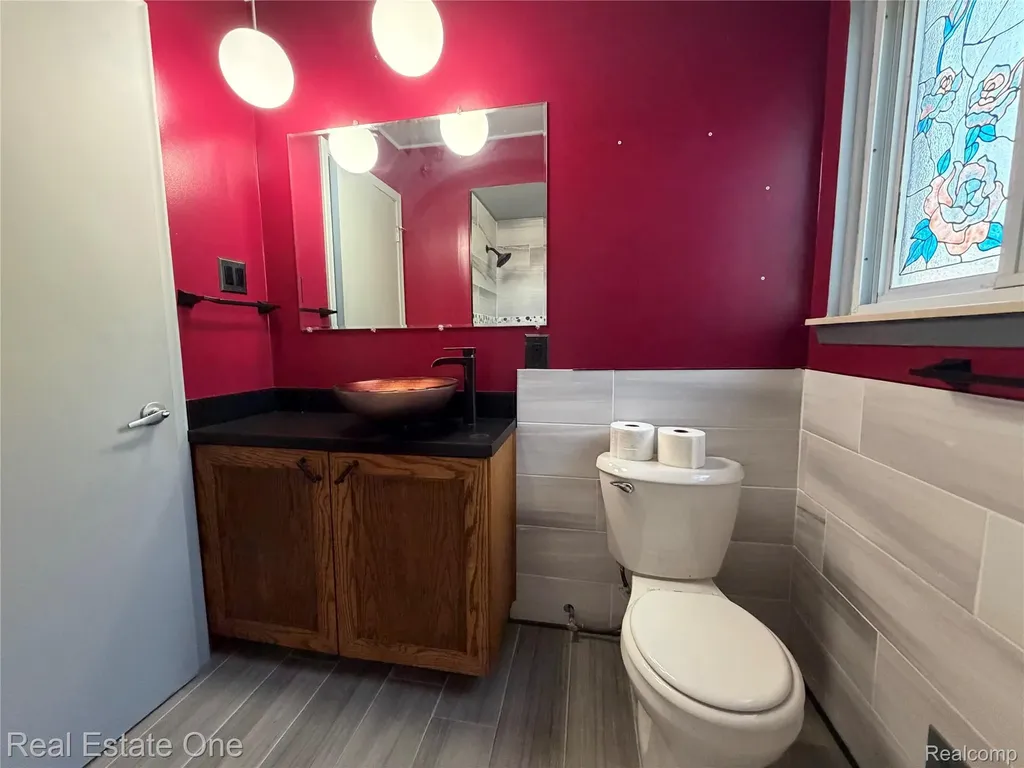 6251 N Charlesworth Street Dearborn Heights City MI 48127