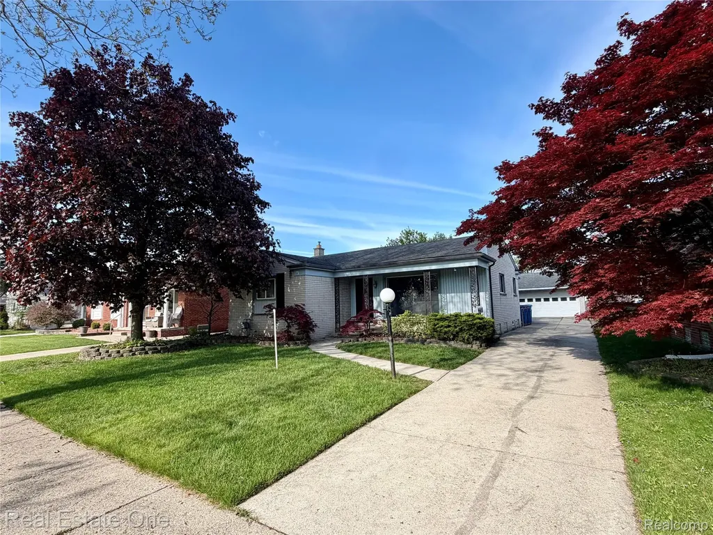 6251 N Charlesworth Street Dearborn Heights City MI 48127