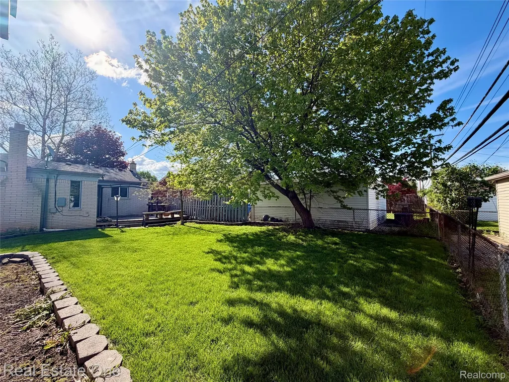 6251 N Charlesworth Street Dearborn Heights City MI 48127