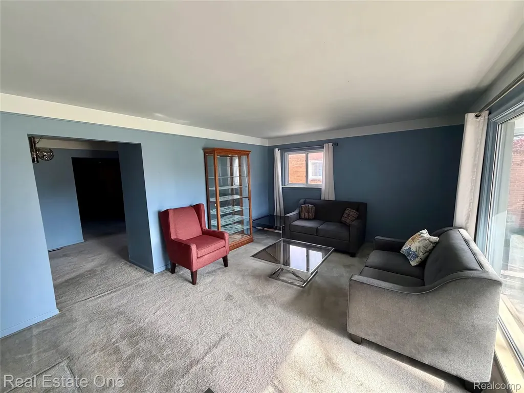 6251 N Charlesworth Street Dearborn Heights City MI 48127