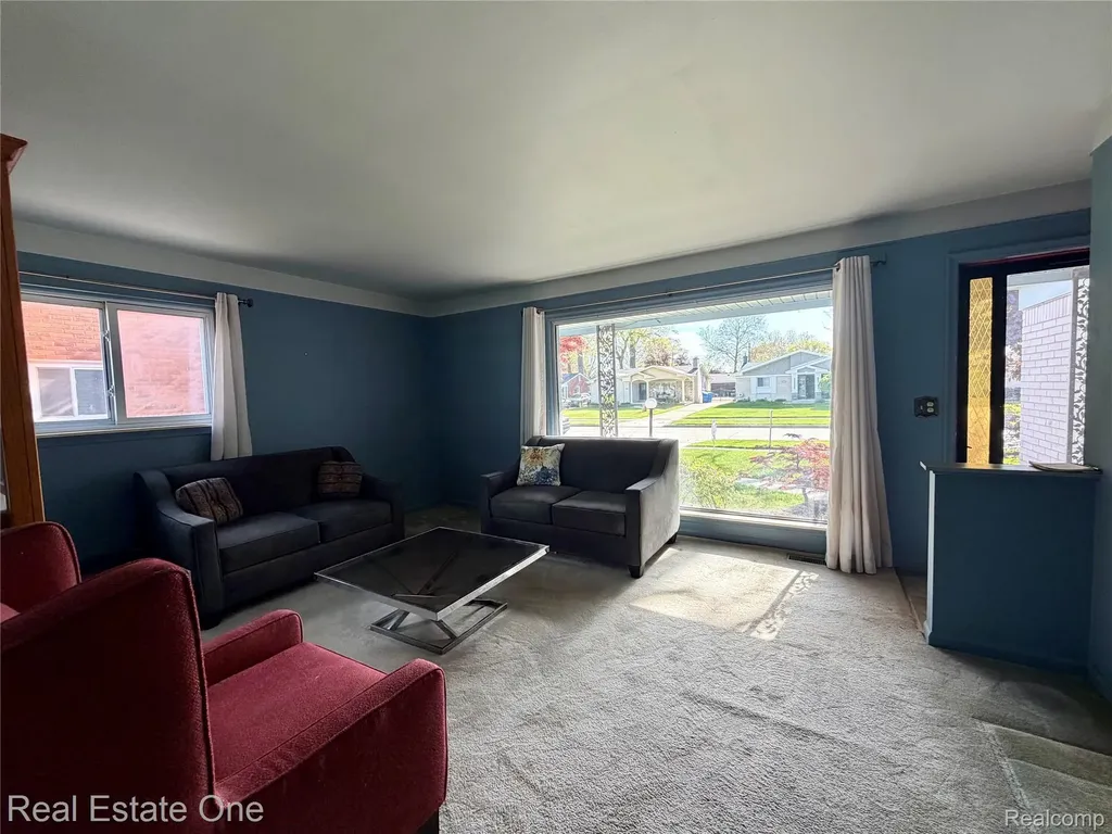 6251 N Charlesworth Street Dearborn Heights City MI 48127
