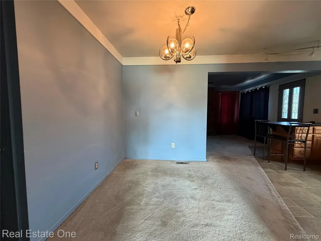 6251 N Charlesworth Street Dearborn Heights City MI 48127