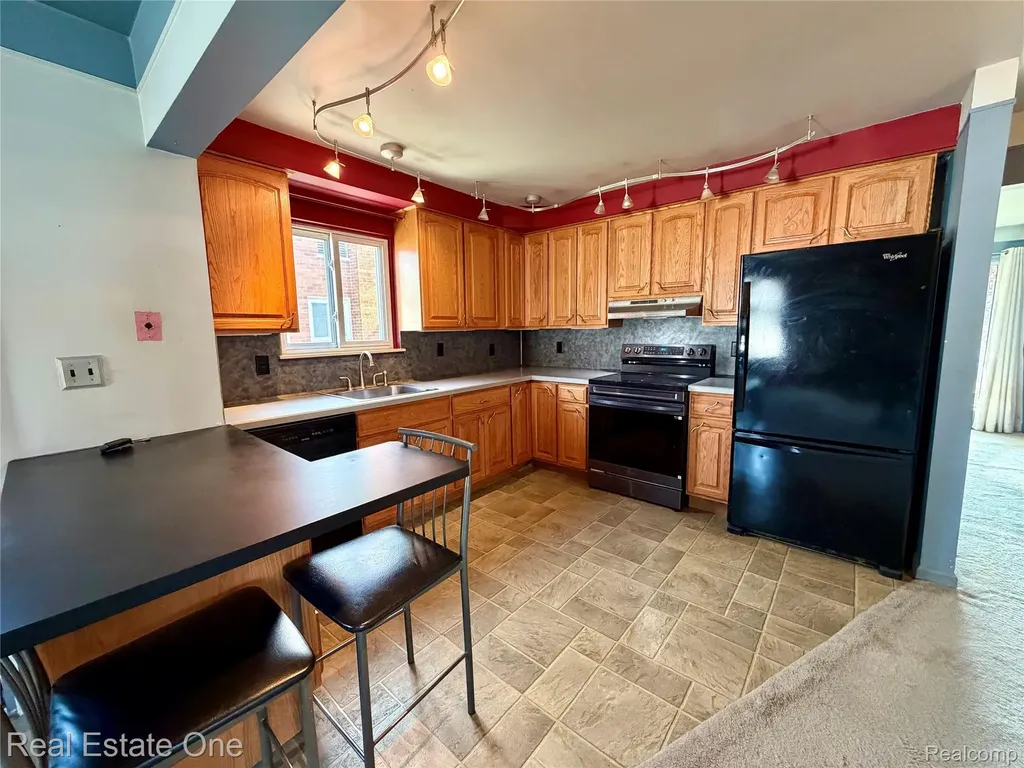 6251 N Charlesworth Street Dearborn Heights City MI 48127
