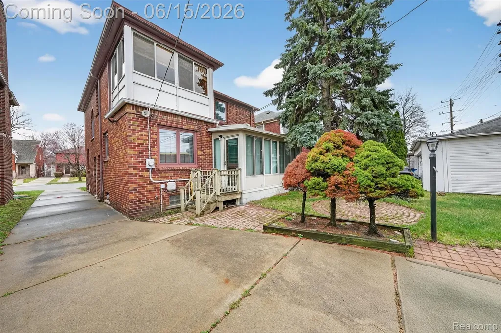 19921 Warrington Drive Detroit City MI 48221