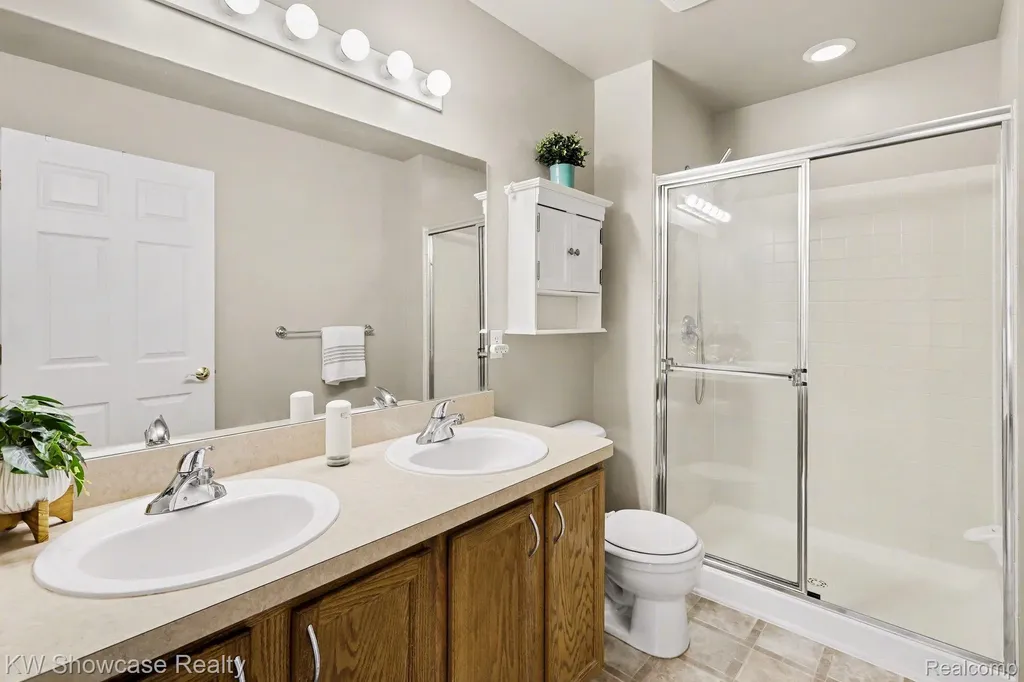 9519 Lakeside Drive Ypsilanti Charter Township MI 48197