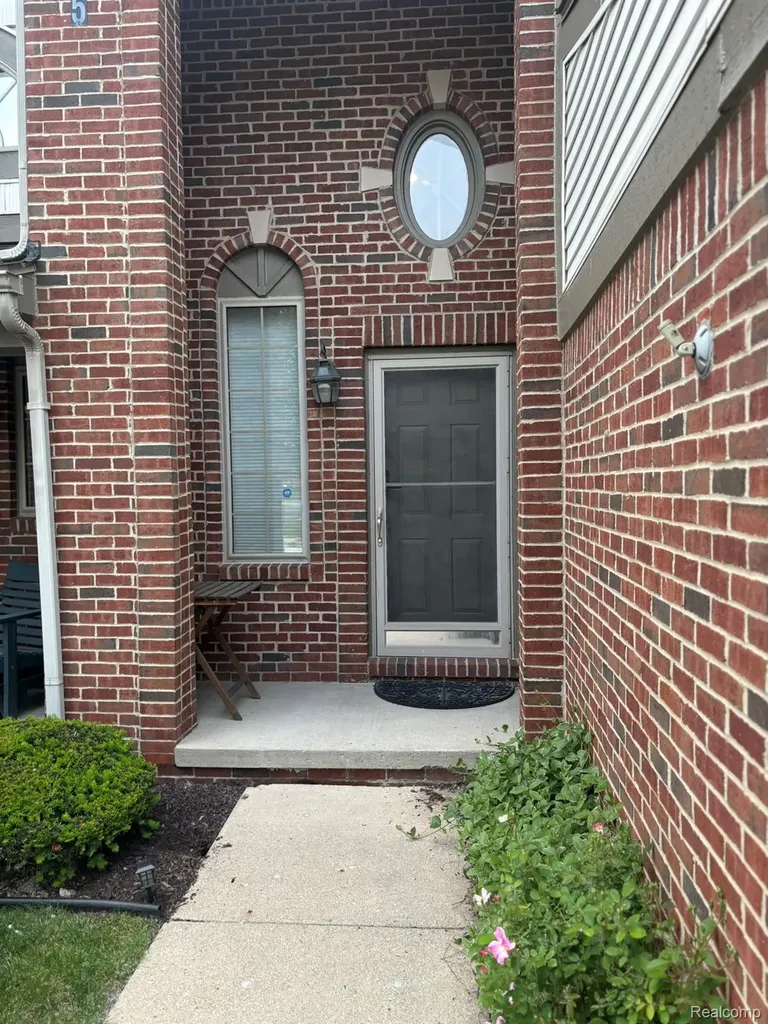 44700 Heather Lane Canton Charter Township MI 48187