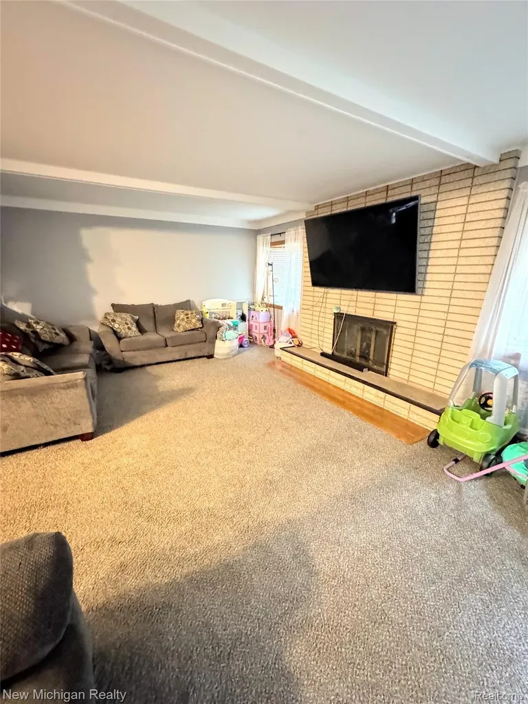 31090 Mc Namee Fraser City MI 48026