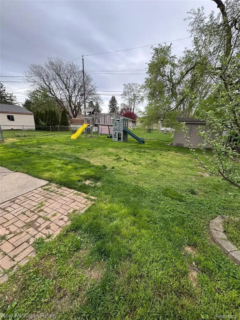 31090 Mc Namee Fraser City MI 48026