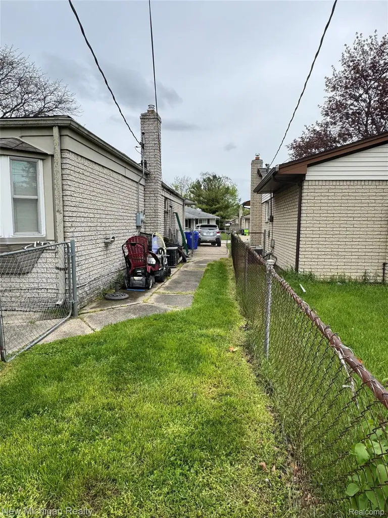31090 Mc Namee Fraser City MI 48026