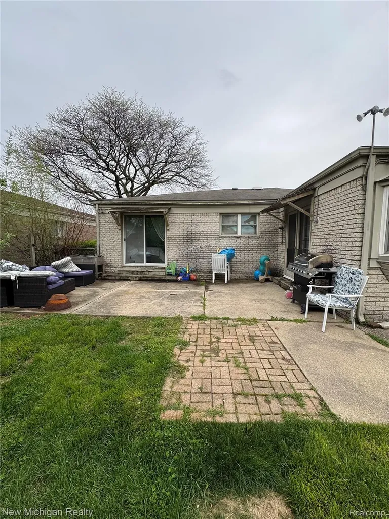 31090 Mc Namee Fraser City MI 48026