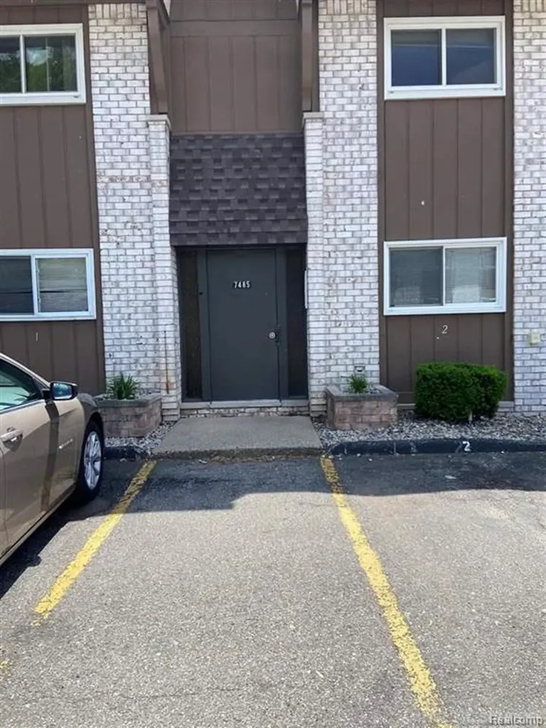 7485 Woodview Street Westland City MI 48185