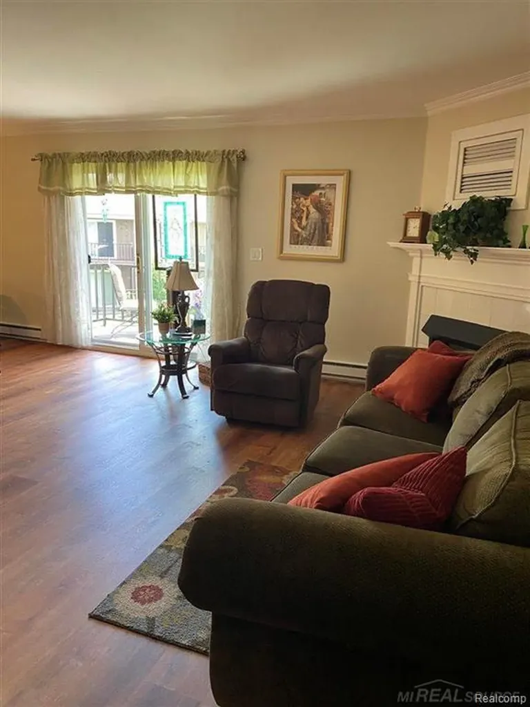7485 Woodview Street Westland City MI 48185