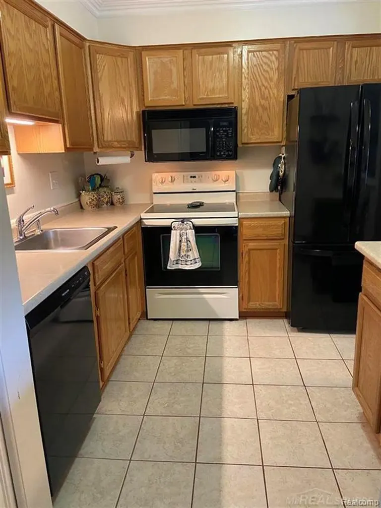 7485 Woodview Street Westland City MI 48185