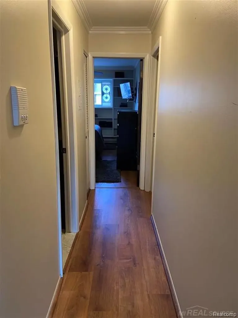 7485 Woodview Street Westland City MI 48185