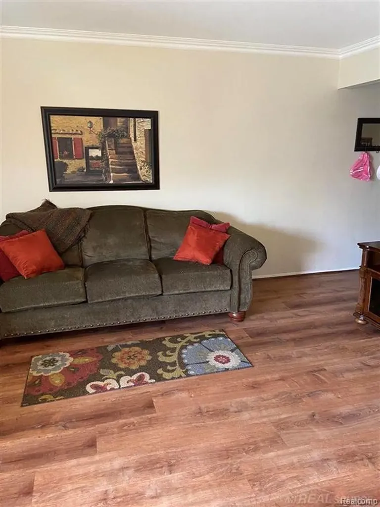 7485 Woodview Street Westland City MI 48185