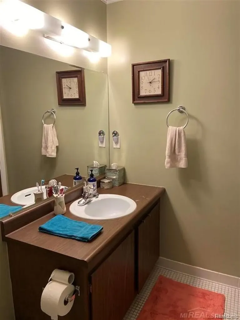 7485 Woodview Street Westland City MI 48185