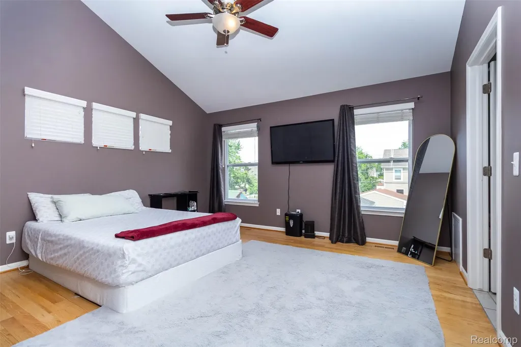 3280 Royal Avenue Berkley City MI 48072