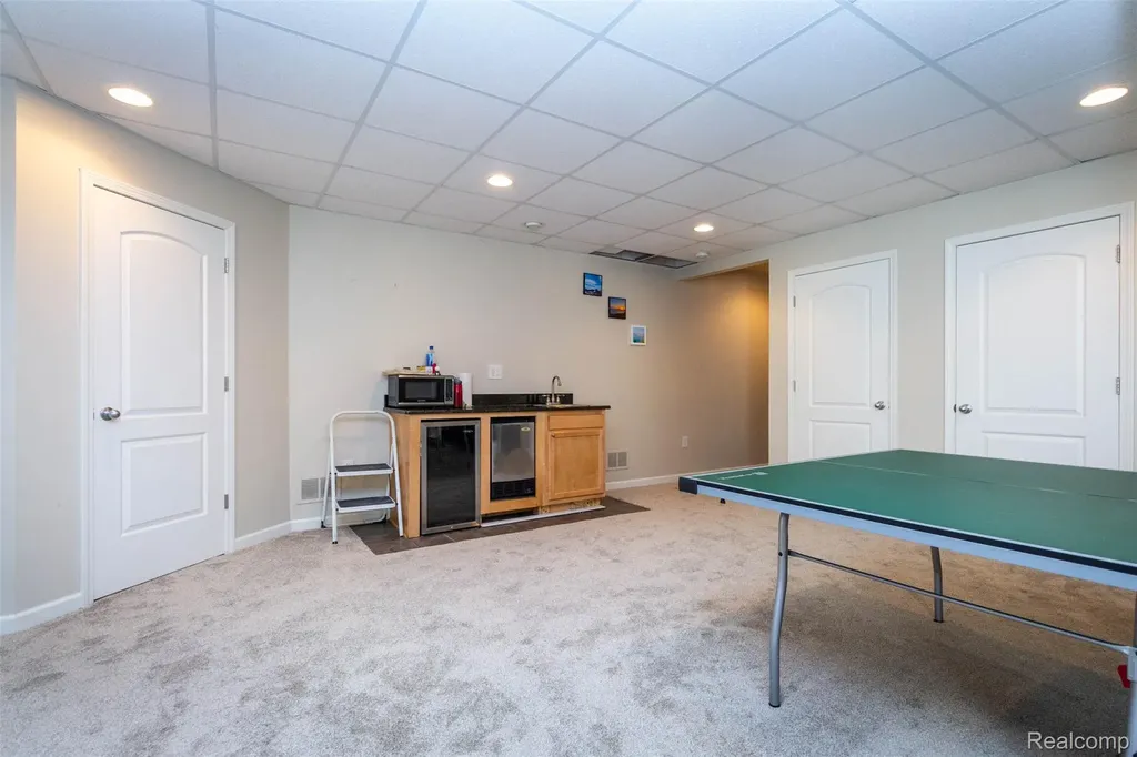 3280 Royal Avenue Berkley City MI 48072
