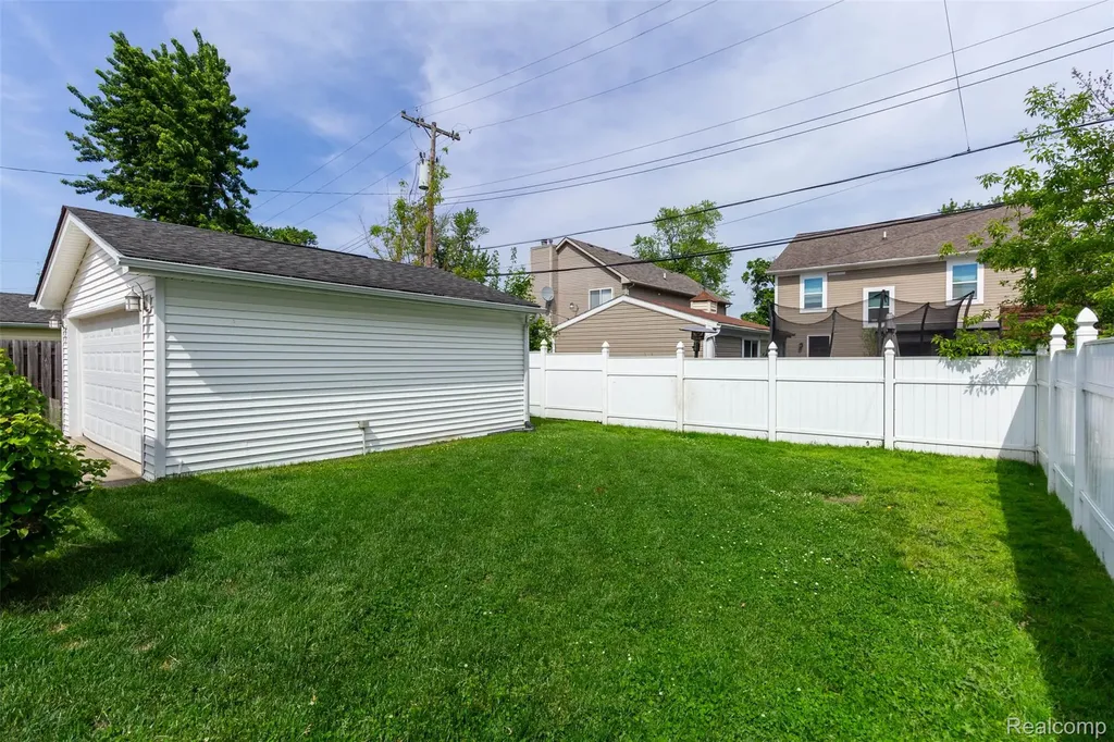 3280 Royal Avenue Berkley City MI 48072