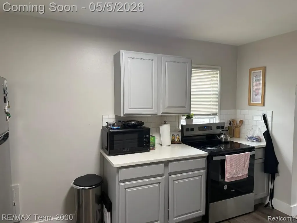 24425 Stanford Street Dearborn Heights City MI 48125