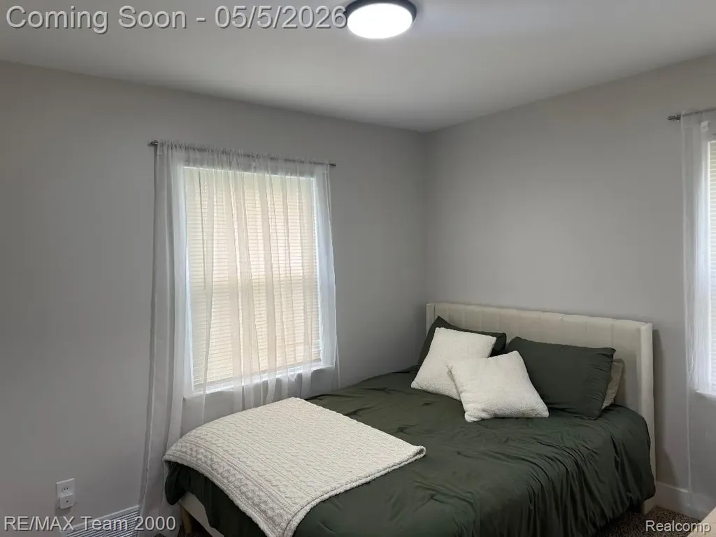 24425 Stanford Street Dearborn Heights City MI 48125
