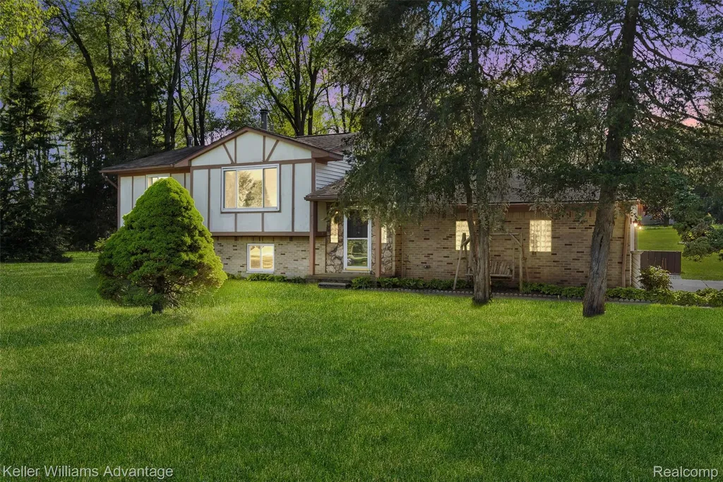 1250 Shotey Court Highland Charter Township MI 48380