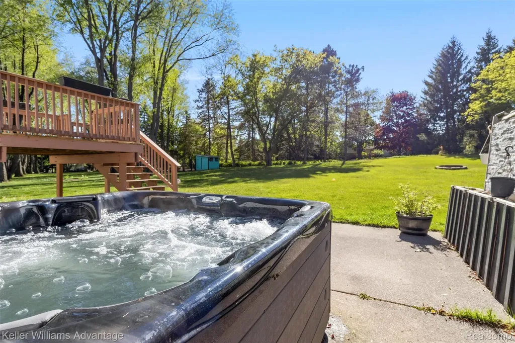1250 Shotey Court Highland Charter Township MI 48380