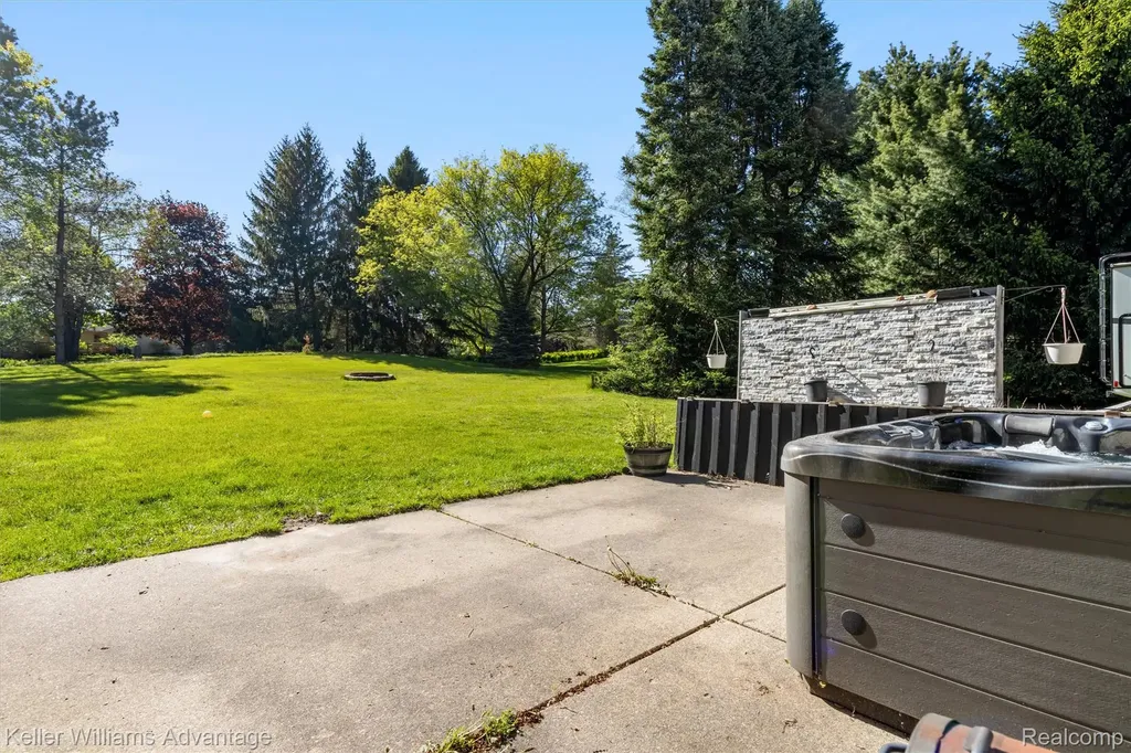 1250 Shotey Court Highland Charter Township MI 48380