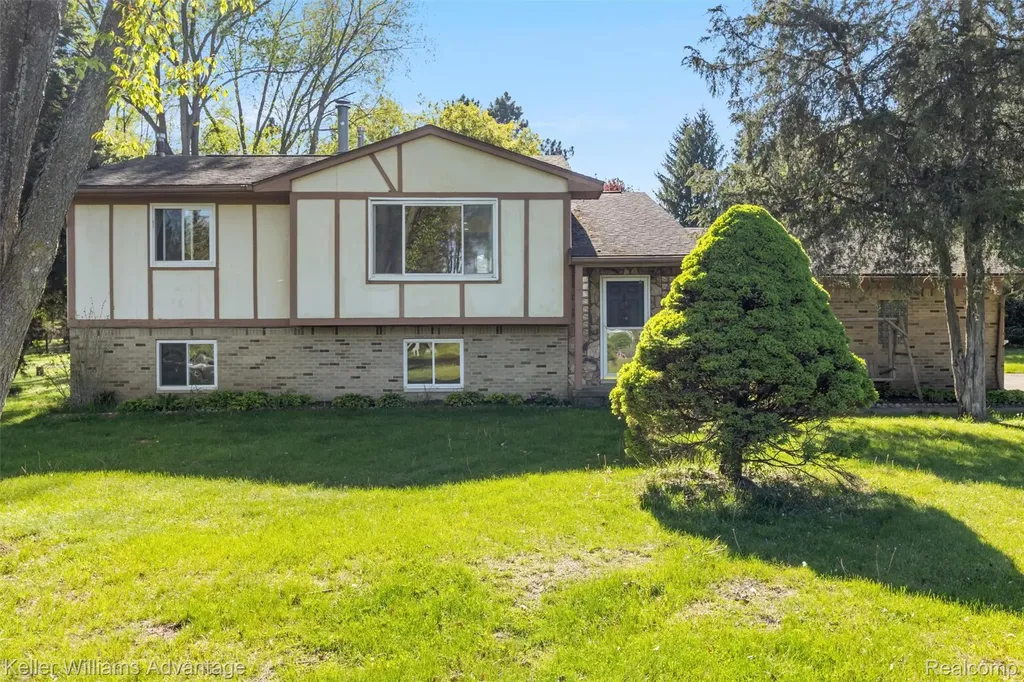 1250 Shotey Court Highland Charter Township MI 48380