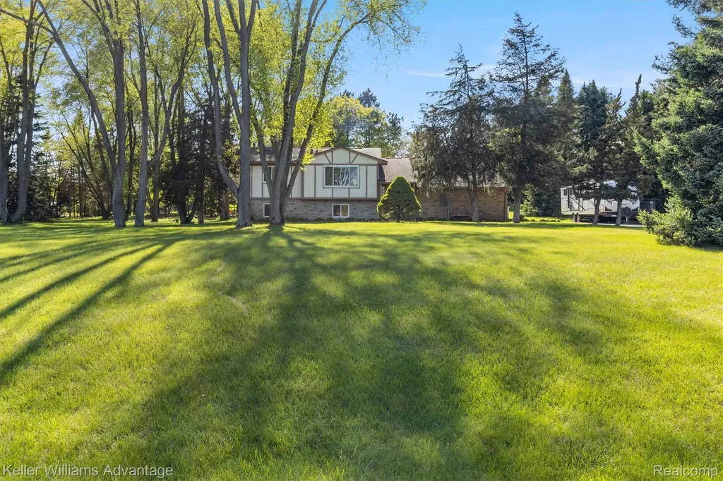 1250 Shotey Court Highland Charter Township MI 48380