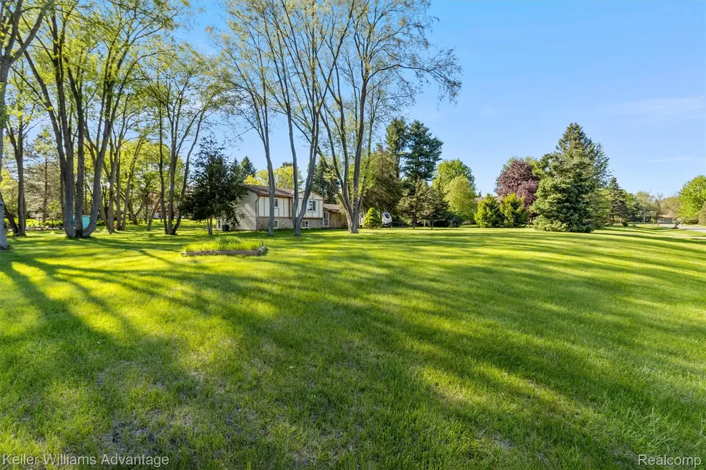 1250 Shotey Court Highland Charter Township MI 48380