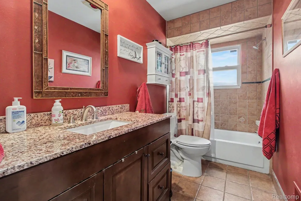 193 Mccatty Drive White Lake Charter Township MI 48386