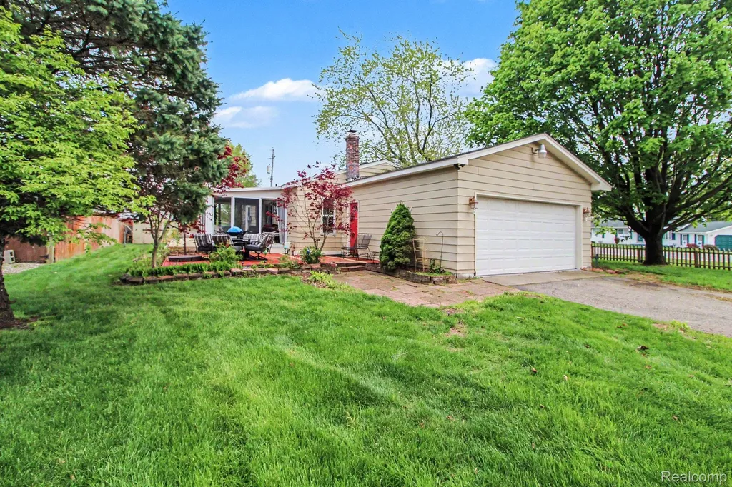 193 Mccatty Drive White Lake Charter Township MI 48386