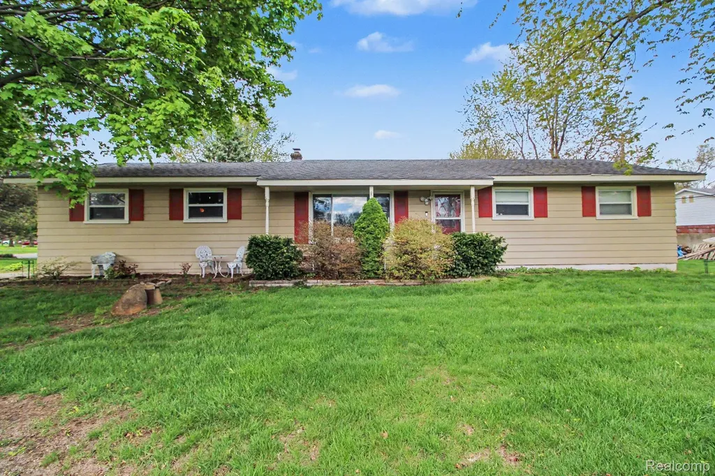 193 Mccatty Drive White Lake Charter Township MI 48386