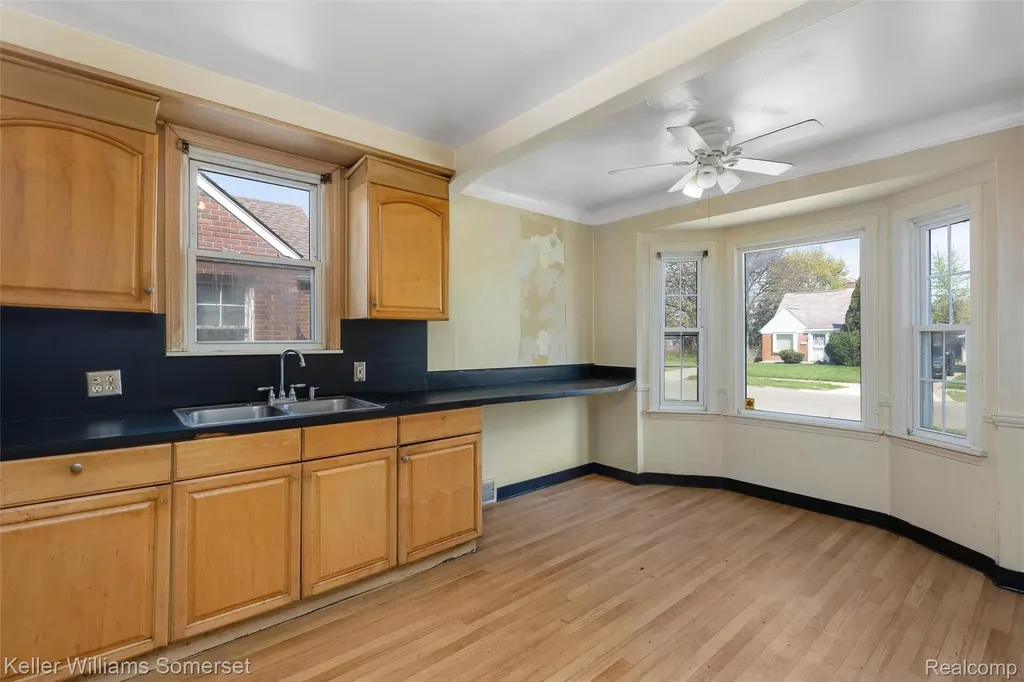 16036 Carlisle Street Detroit City MI 48205