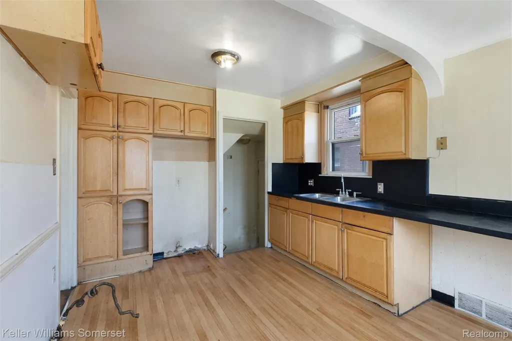 16036 Carlisle Street Detroit City MI 48205