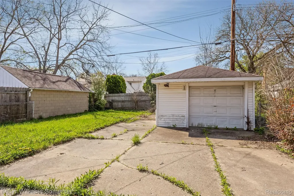 16036 Carlisle Street Detroit City MI 48205