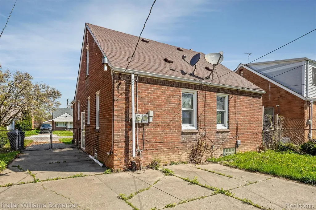 16036 Carlisle Street Detroit City MI 48205