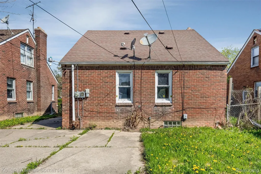 16036 Carlisle Street Detroit City MI 48205