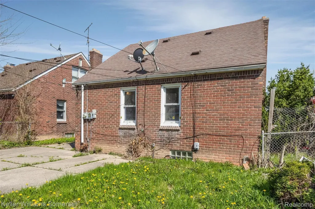 16036 Carlisle Street Detroit City MI 48205