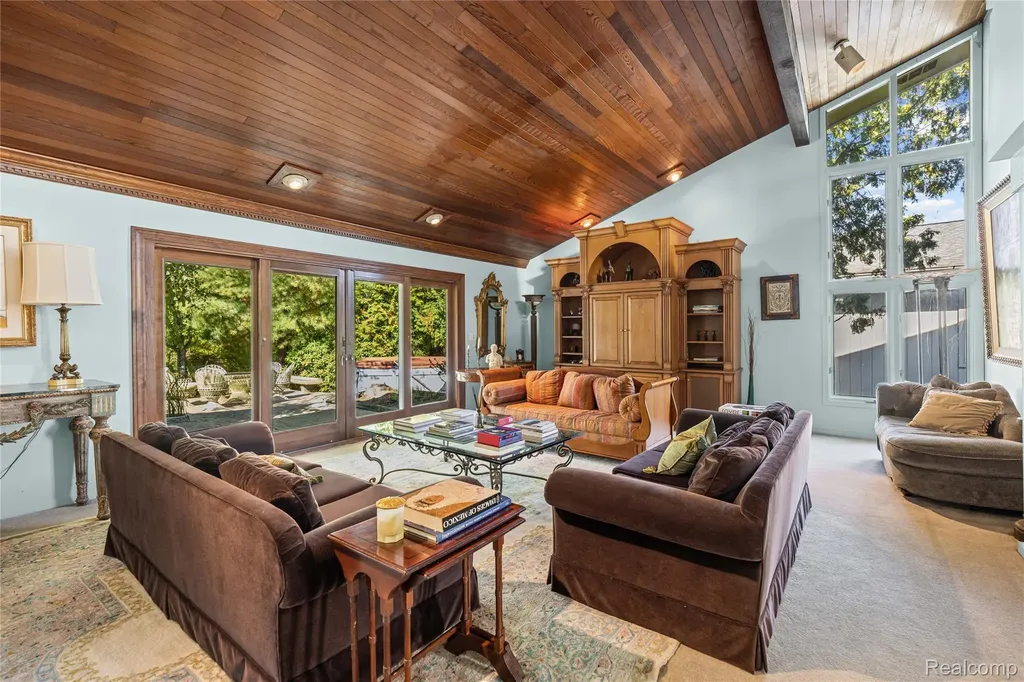 2372 Pine Lake Road West Bloomfield Charter Township MI 48324