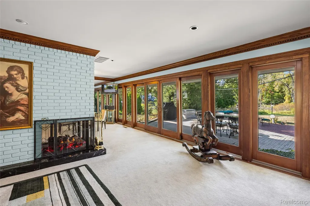 2372 Pine Lake Road West Bloomfield Charter Township MI 48324
