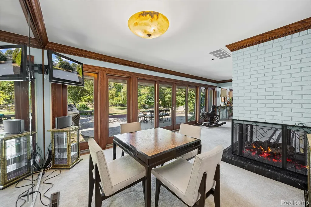 2372 Pine Lake Road West Bloomfield Charter Township MI 48324