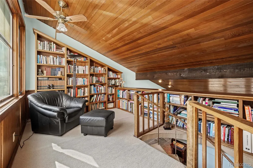 2372 Pine Lake Road West Bloomfield Charter Township MI 48324