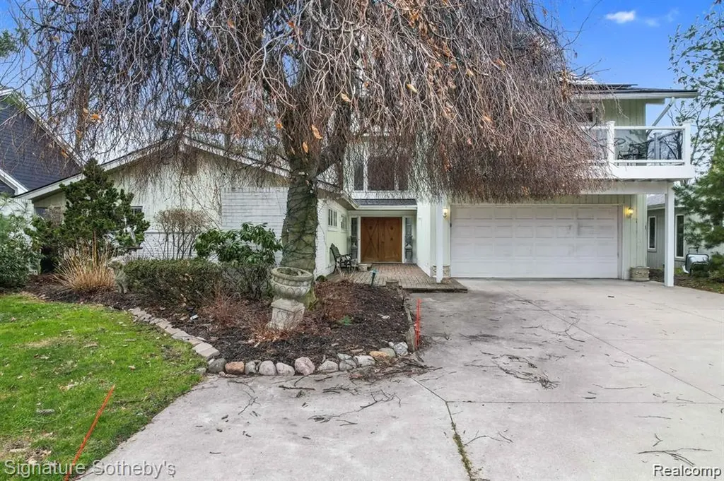 2372 Pine Lake Road West Bloomfield Charter Township MI 48324