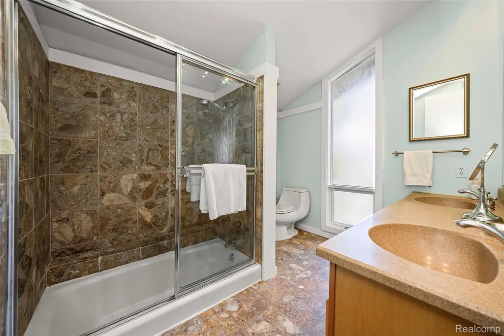 2372 Pine Lake Road West Bloomfield Charter Township MI 48324